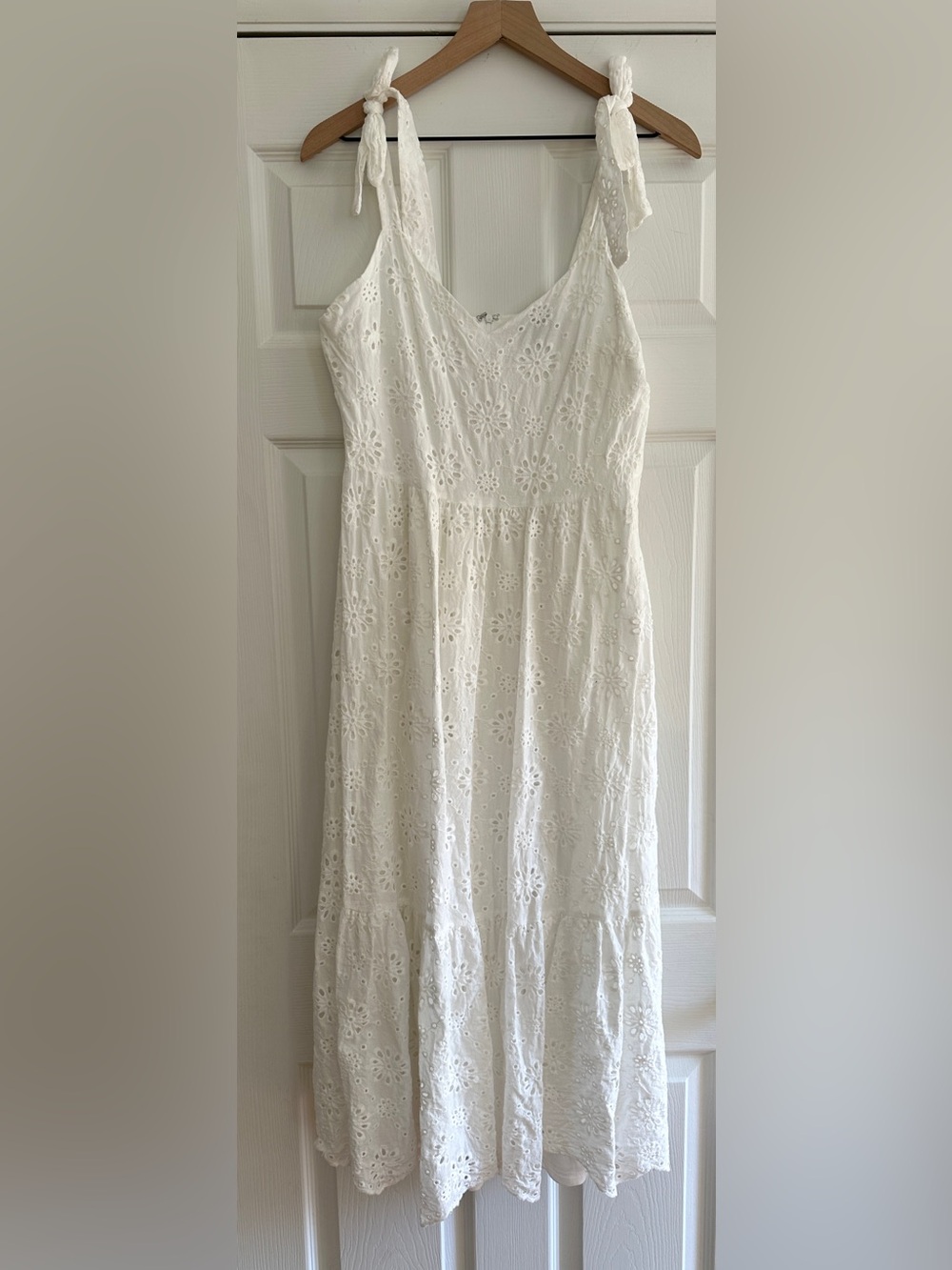 Lulus Eyelet Midi Dress Size Large Tie Strap
